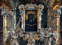 Bild der Schwarzen Madonna, das Kaiser Karl IV. im Jahre 1356 den Augustinern zum Geschenk machte.