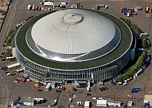 Der Pavillon „Z" hat einen Durchmesser von über 120 m, die Kuppel ist 46 m hoch