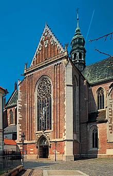 Frontseite der gotischen Mariä-Himmelfahrt-Basilika